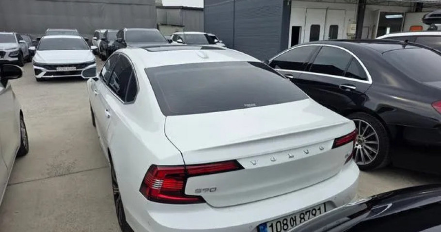 Volvo S90 