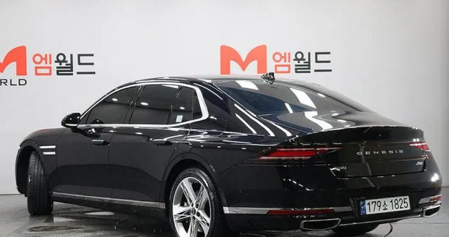 Genesis G90 