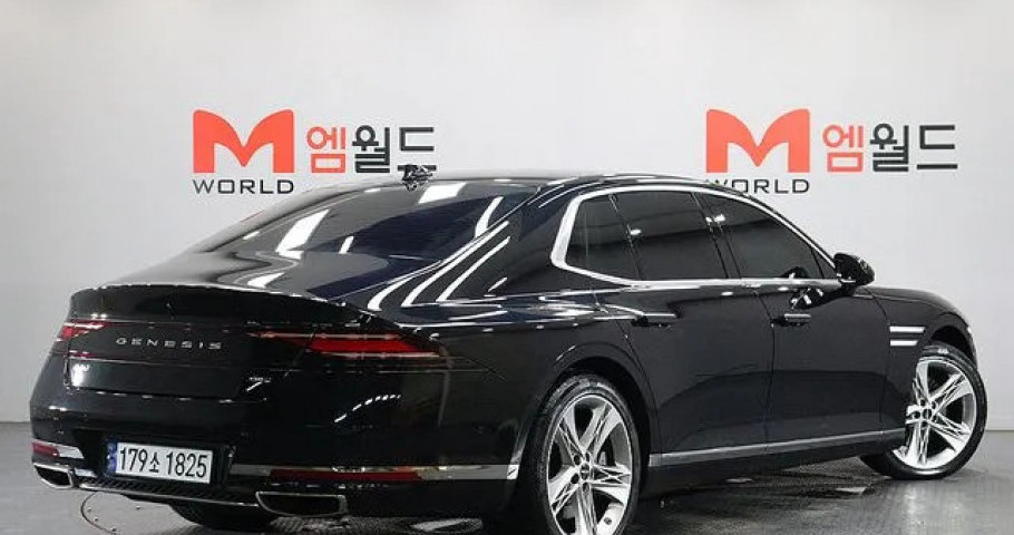 Genesis G90 