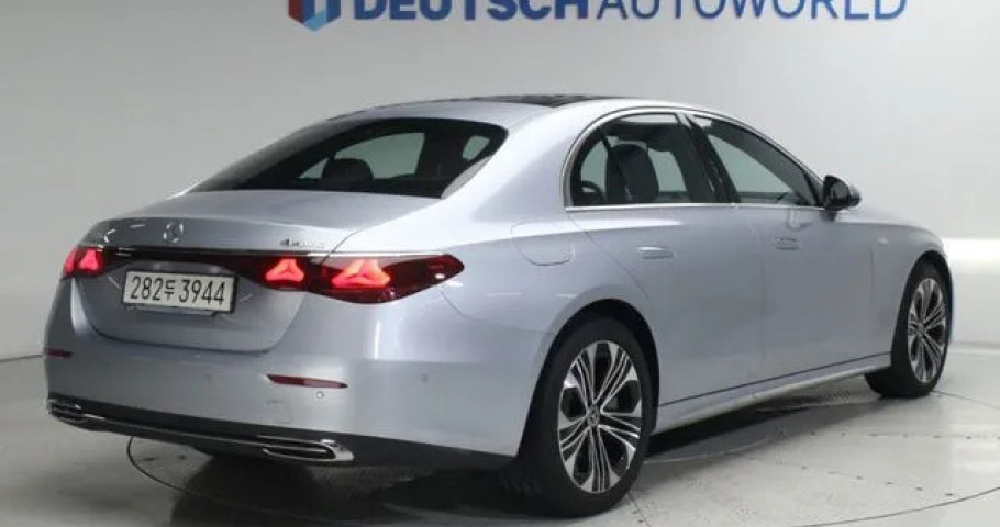 Mercedes-Benz E-Class 