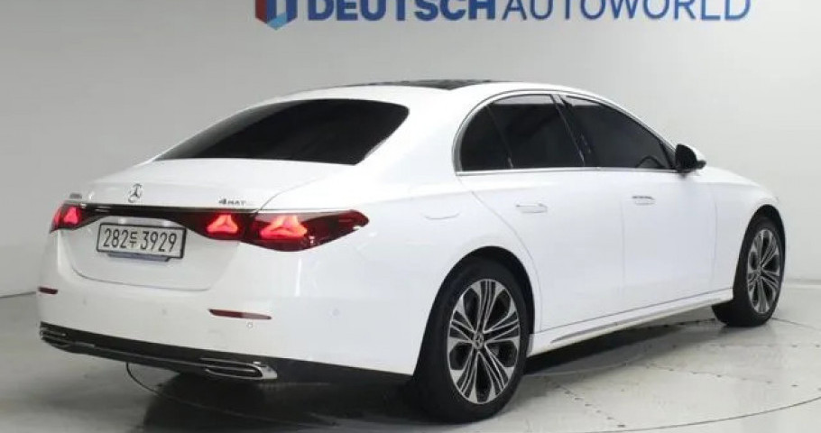 Mercedes-Benz E-Class 