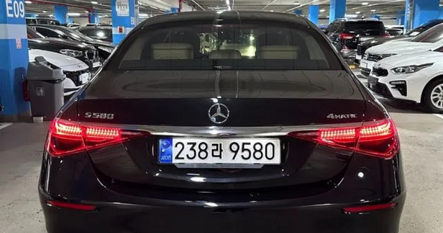 Mercedes-Benz S-Class 