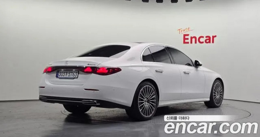 Mercedes-Benz E-Class 