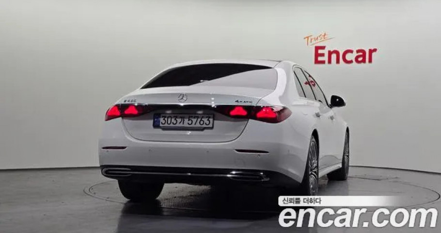Mercedes-Benz E-Class 
