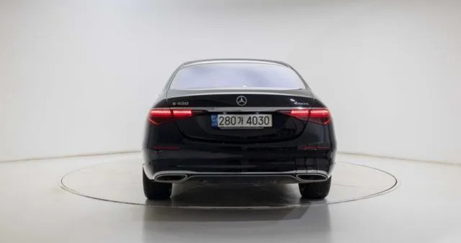 Mercedes-Benz S-Class 