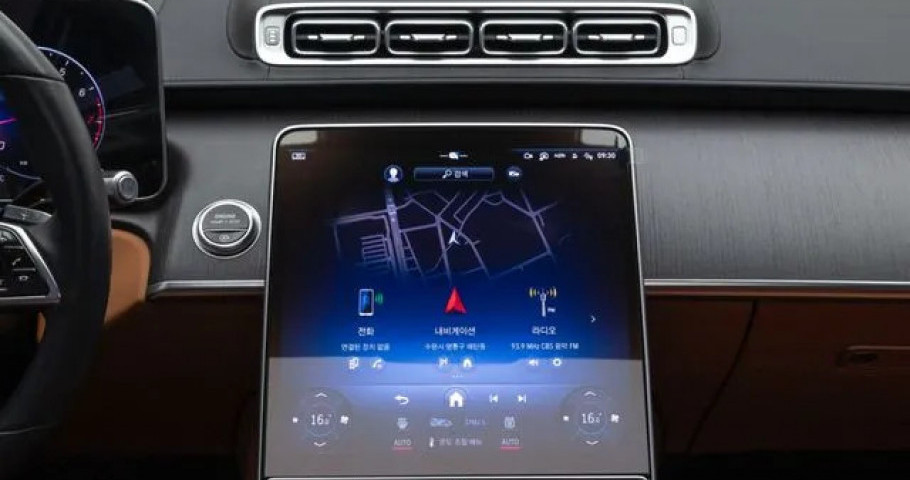 Mercedes-Benz S-Class 