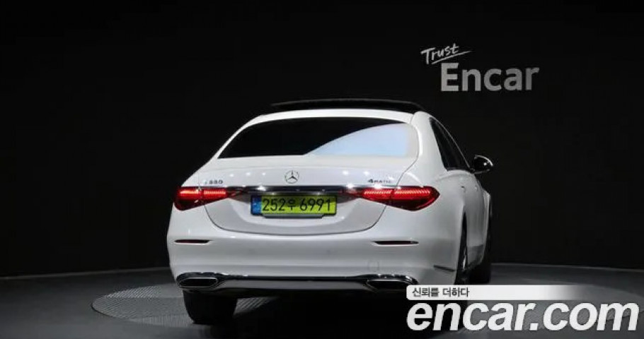 Mercedes-Benz S-Class 
