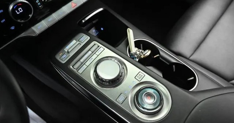 Genesis Gv70 