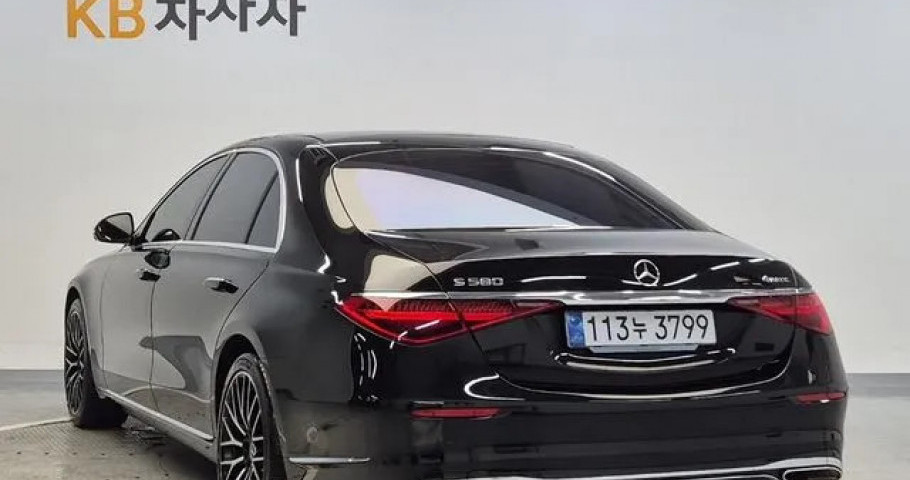Mercedes-Benz S-Class 