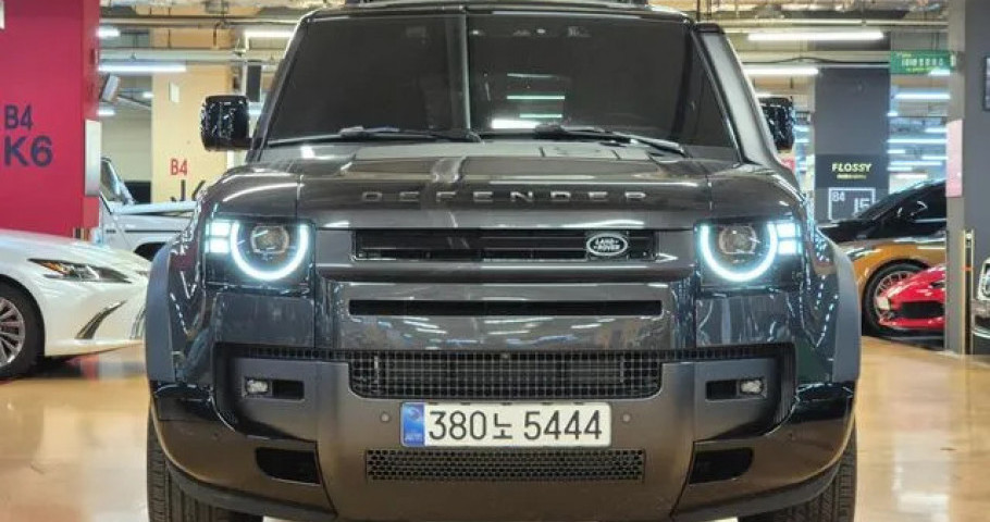 Land Rover Defender 