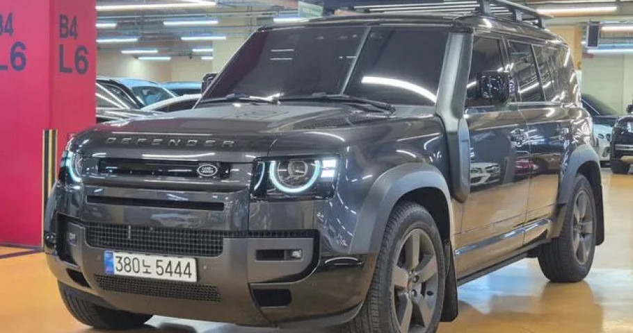 Land Rover Defender 