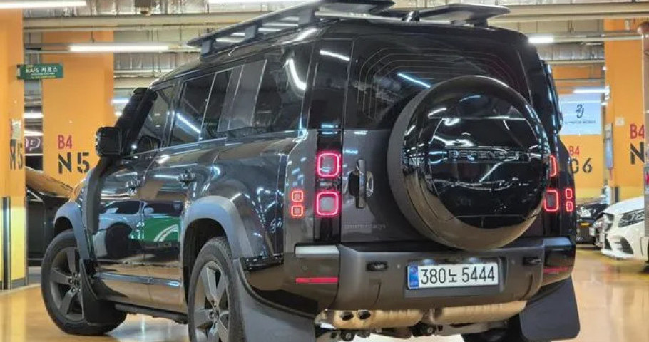Land Rover Defender 