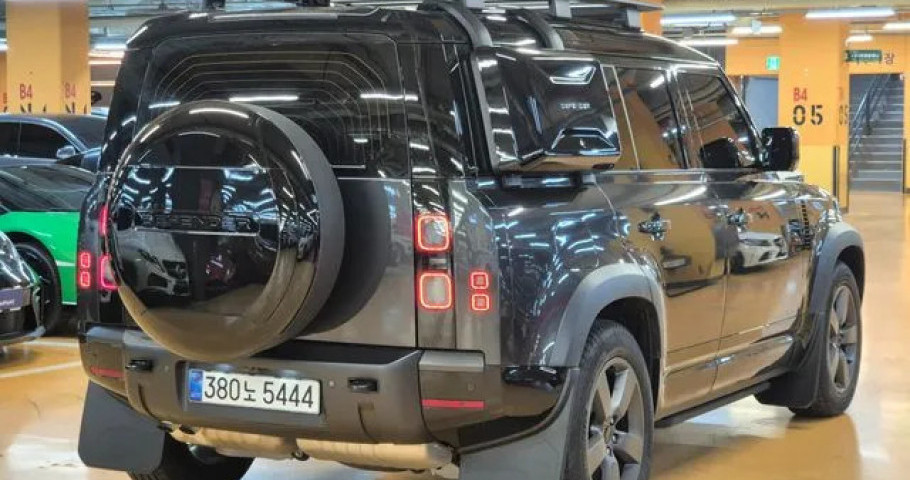 Land Rover Defender 