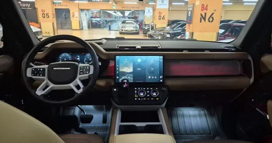 Land Rover Defender 