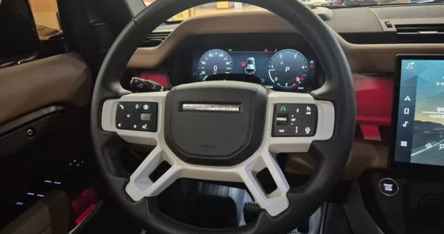 Land Rover Defender 