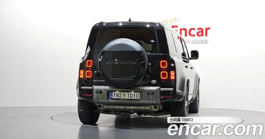 Land Rover Defender 