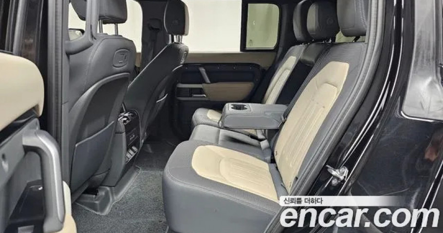 Land Rover Defender 