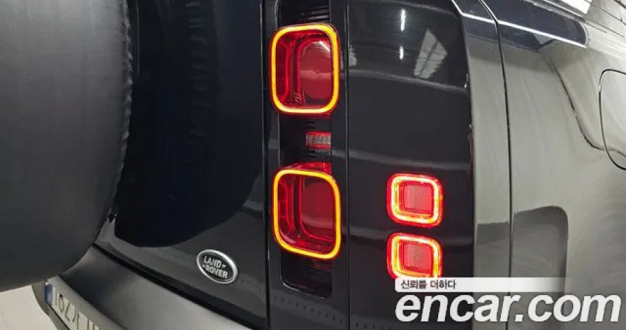 Land Rover Defender 