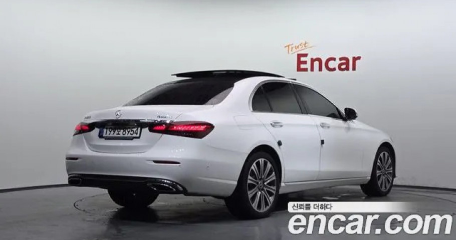 Mercedes-Benz E-Class 