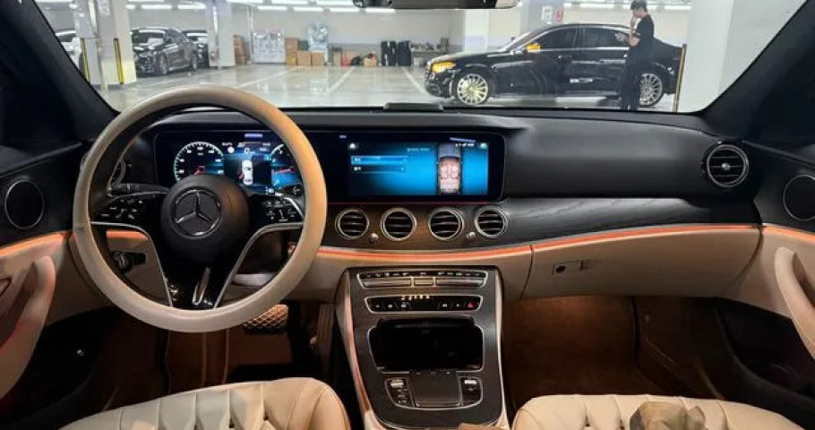 Mercedes-Benz E-Class 