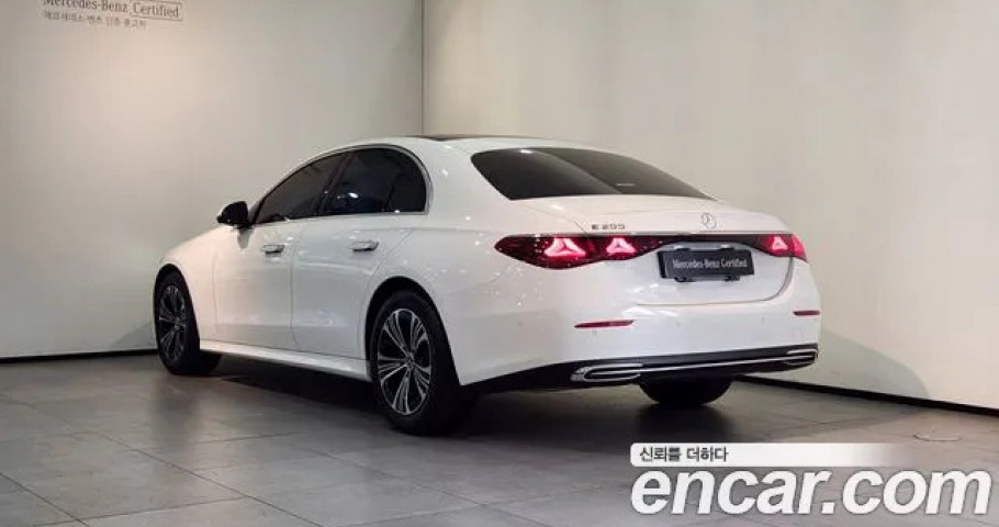 Mercedes-Benz E-Class 