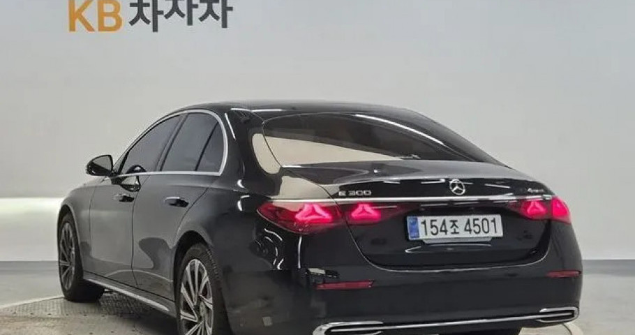 Mercedes-Benz E-Class 