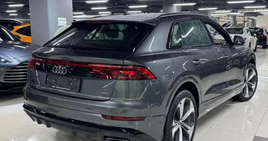 Audi Q8 