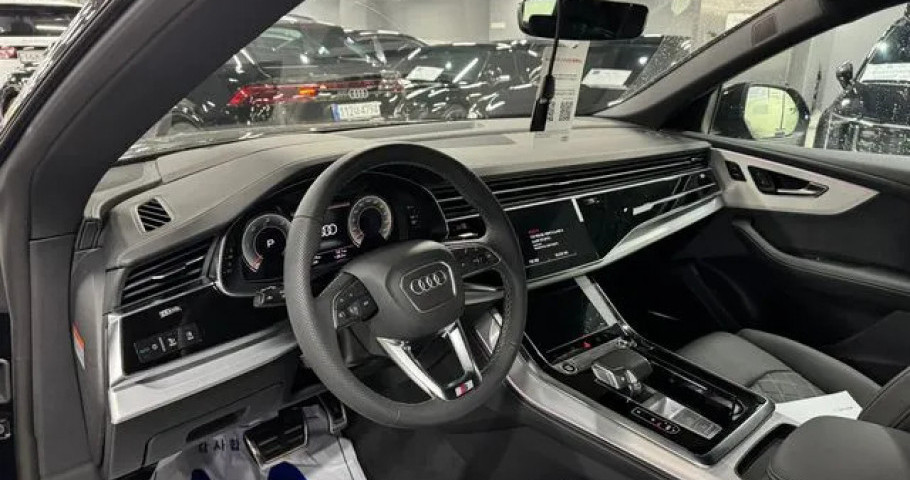 Audi Q8 