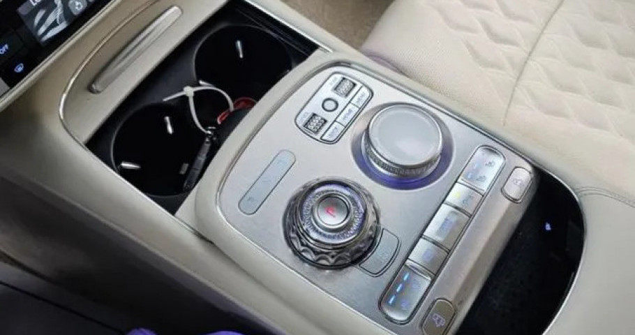 Genesis G90 