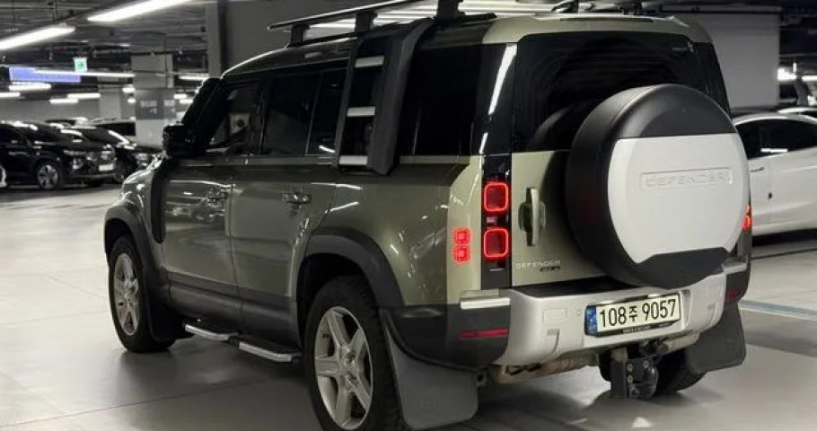 Land Rover Defender 