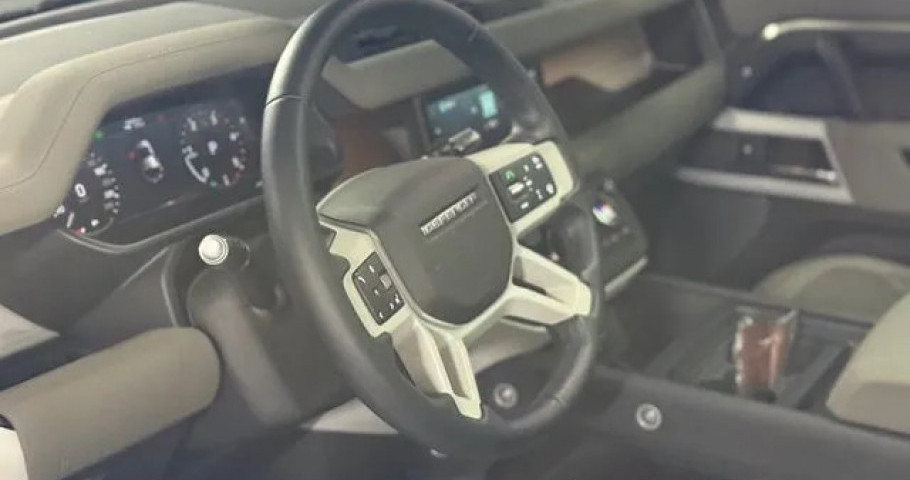 Land Rover Defender 