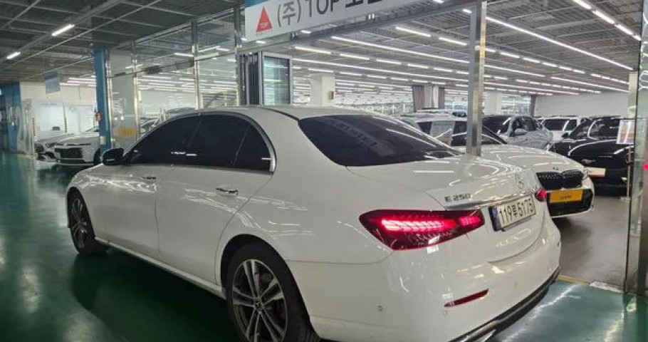 Mercedes-Benz E-Class 