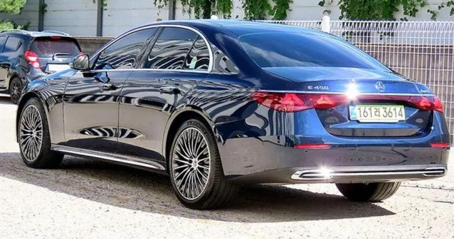 Mercedes-Benz E-Class 