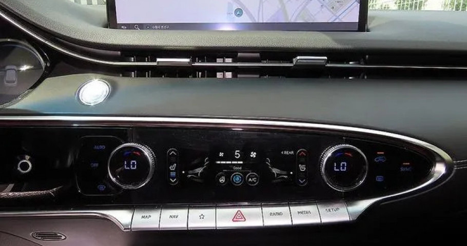 Genesis Gv70 