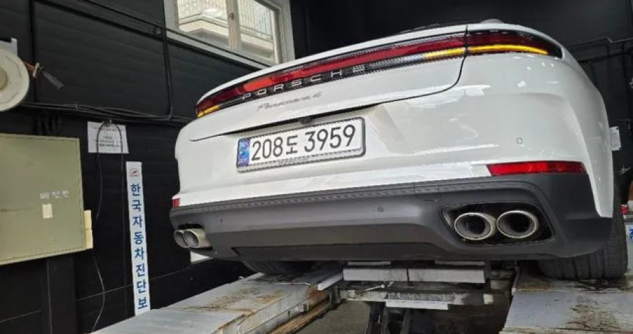Porsche Panamera 