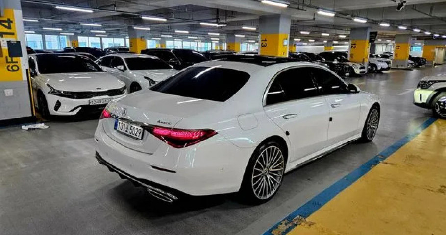 Mercedes-Benz S-Class 