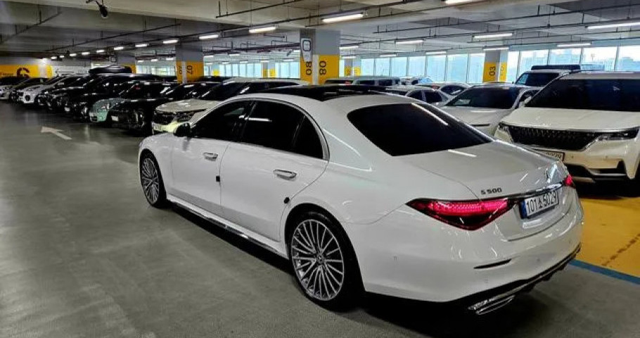Mercedes-Benz S-Class 