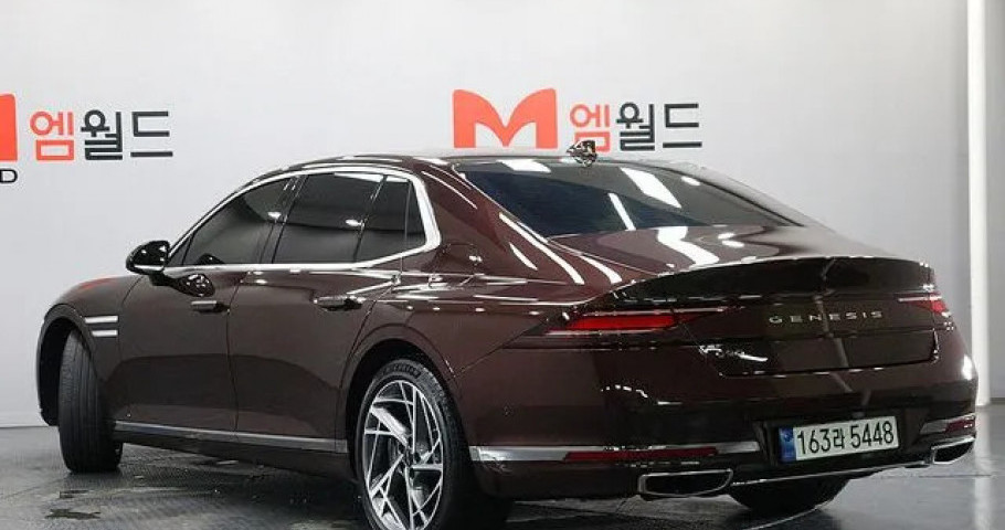 Genesis G90 
