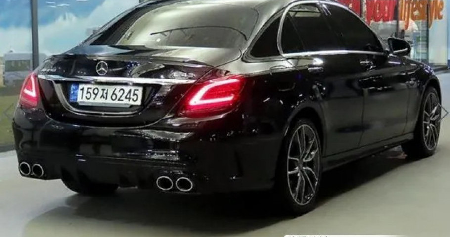 Mercedes-Benz C-Class 