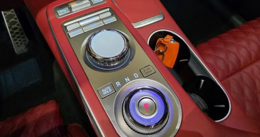 Genesis Gv70 