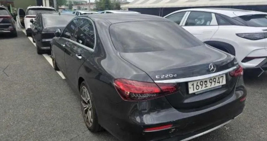 Mercedes-Benz E-Class 