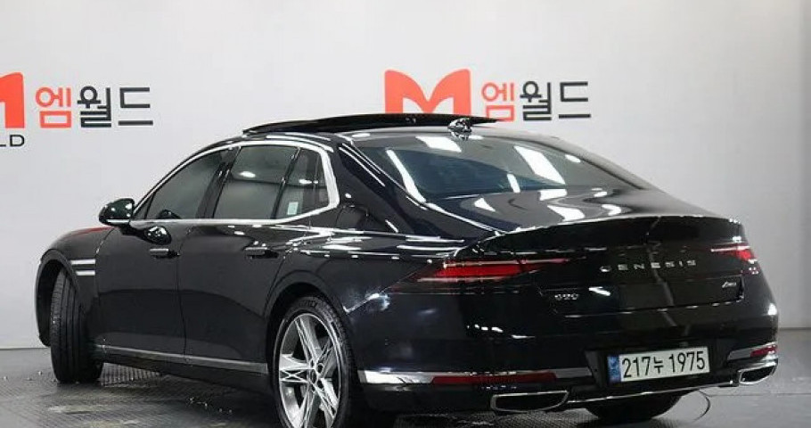 Genesis G90 
