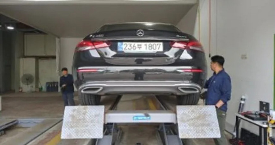 Mercedes-Benz E-Class 