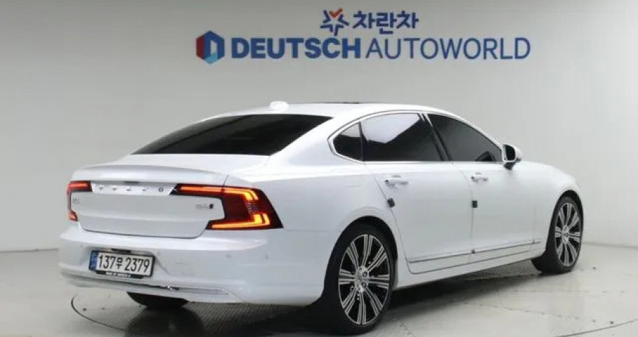 Volvo S90 