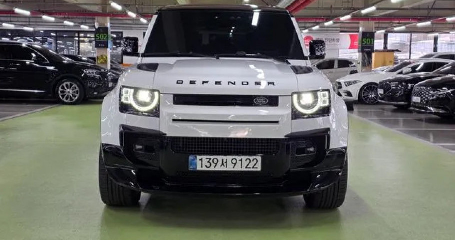 Land Rover Defender 