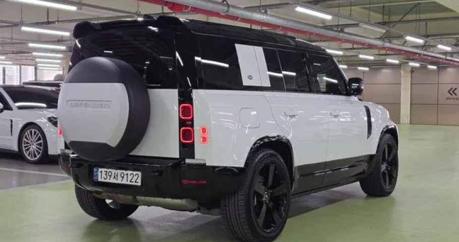Land Rover Defender 