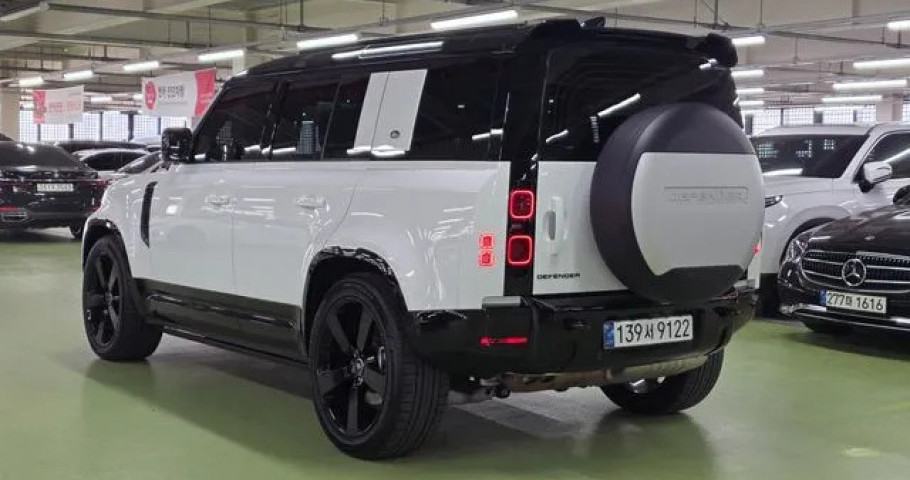 Land Rover Defender 