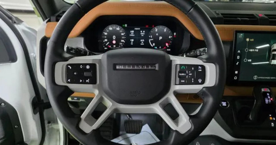 Land Rover Defender 