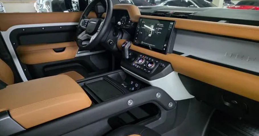 Land Rover Defender 