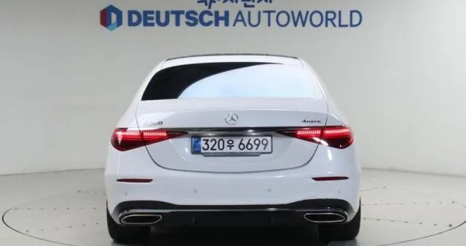 Mercedes-Benz S-Class 